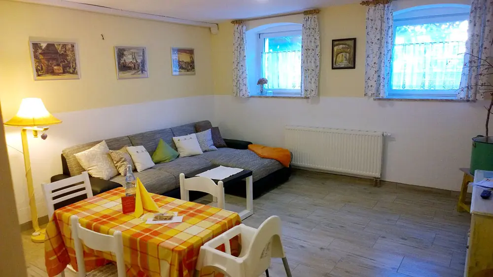 Wohnung 4: Zwei Zimmer für Ihre kleine Auszeit.