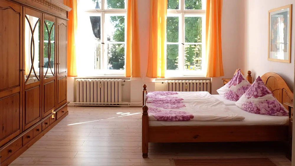 Wohnung 3: Großzügige Altbauwohnung mit Balkon.