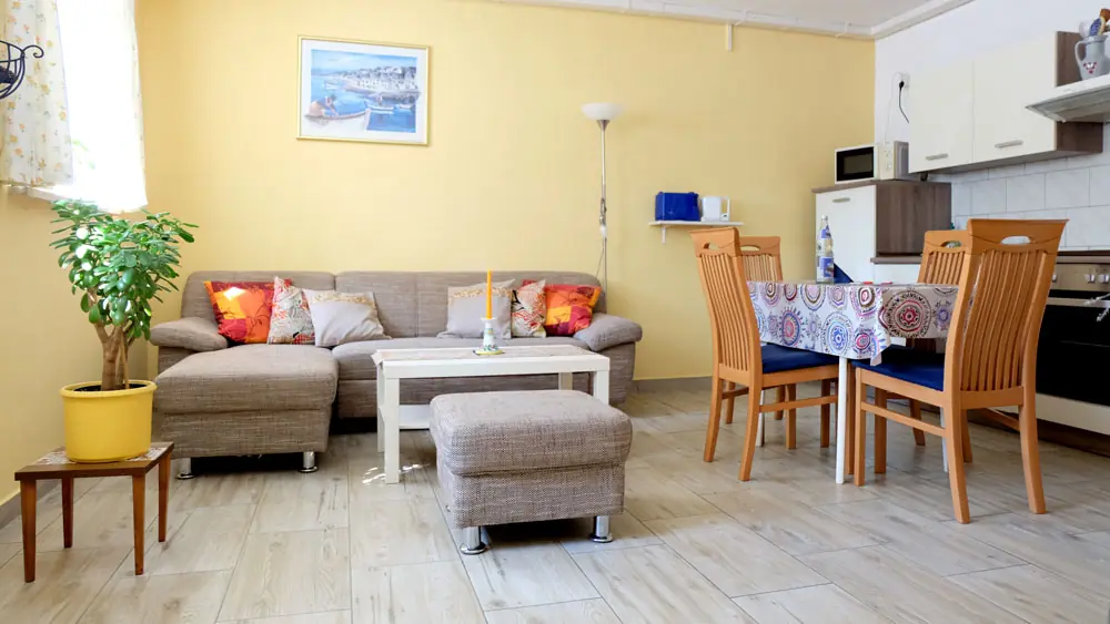 Wohnung 6: Ein helles Appartement im Souterrain.